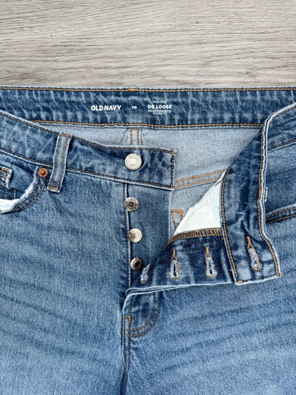 Old Navy High-Waisted Jeans - Picture 9 of 10
